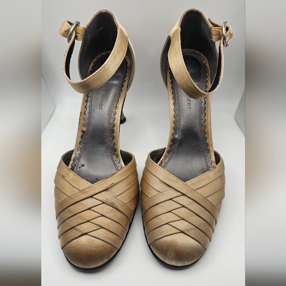 Naturalizer Heels -Sz. 6.5 -  Gold- Cute, Formal- classic-retro-
